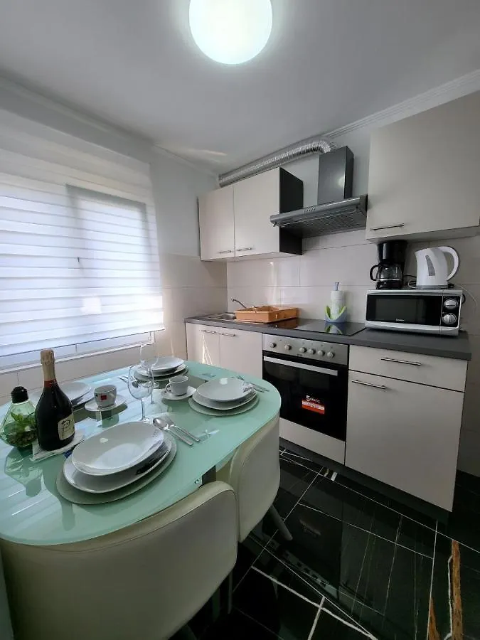 Apartman Dora With Sea View And Terrace Umag