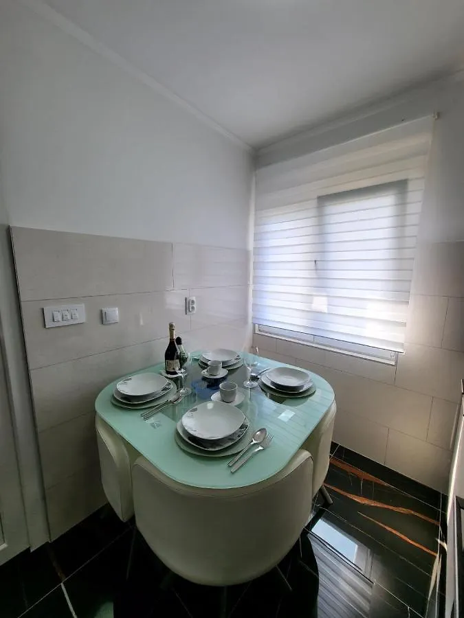 Apartman Dora With Sea View And Terrace Umag Apartment