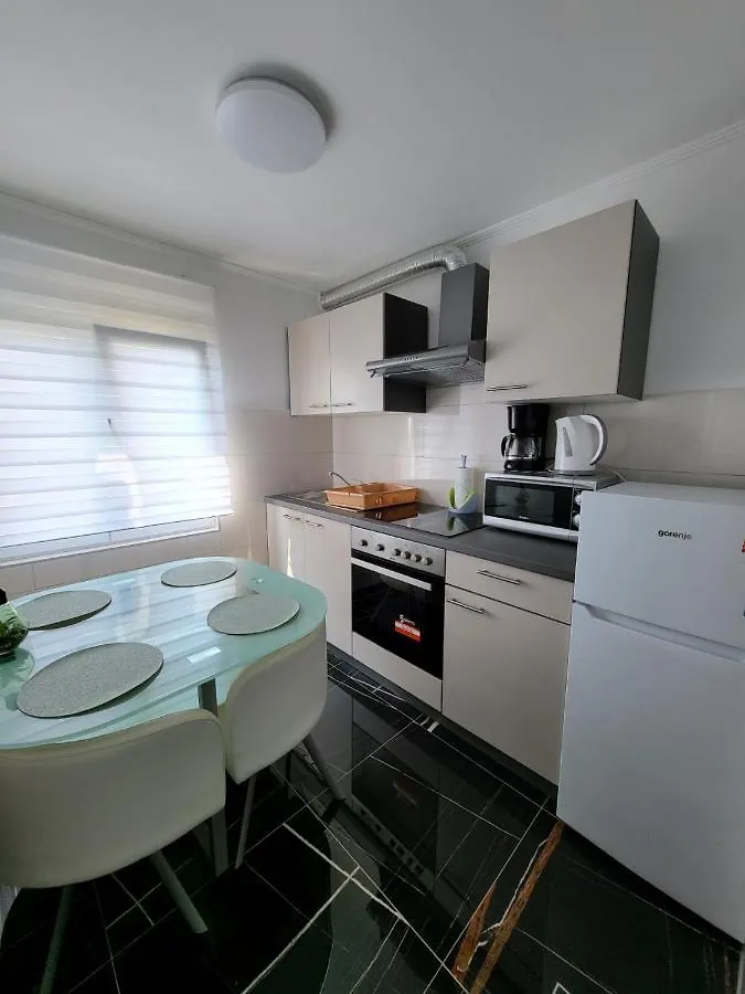 Apartman Dora With Sea View And Terrace Umag 0*,
